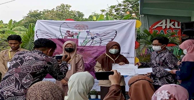 Santri Panti Asuhan Khoirunnisa Memperoleh Penghargaan Karya Seni Lukis Terbaik